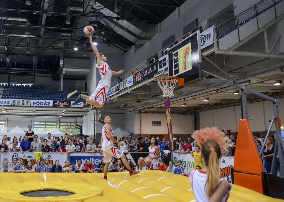 Bemutatkozott a Flying Ball