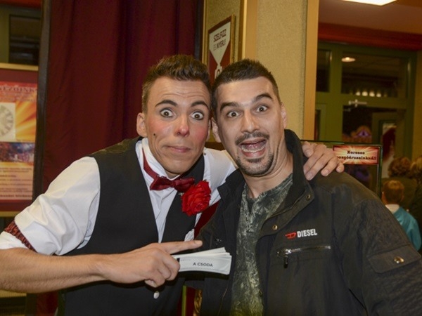 Szelfizz a cirkuszban!