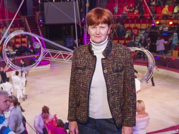 Kiss Lenke - november 7. 19 óra