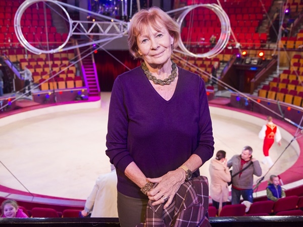 Felkai Eszter - november 8. 15 óra