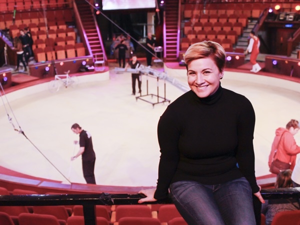 Ábel Anita - november 22. 15 óra