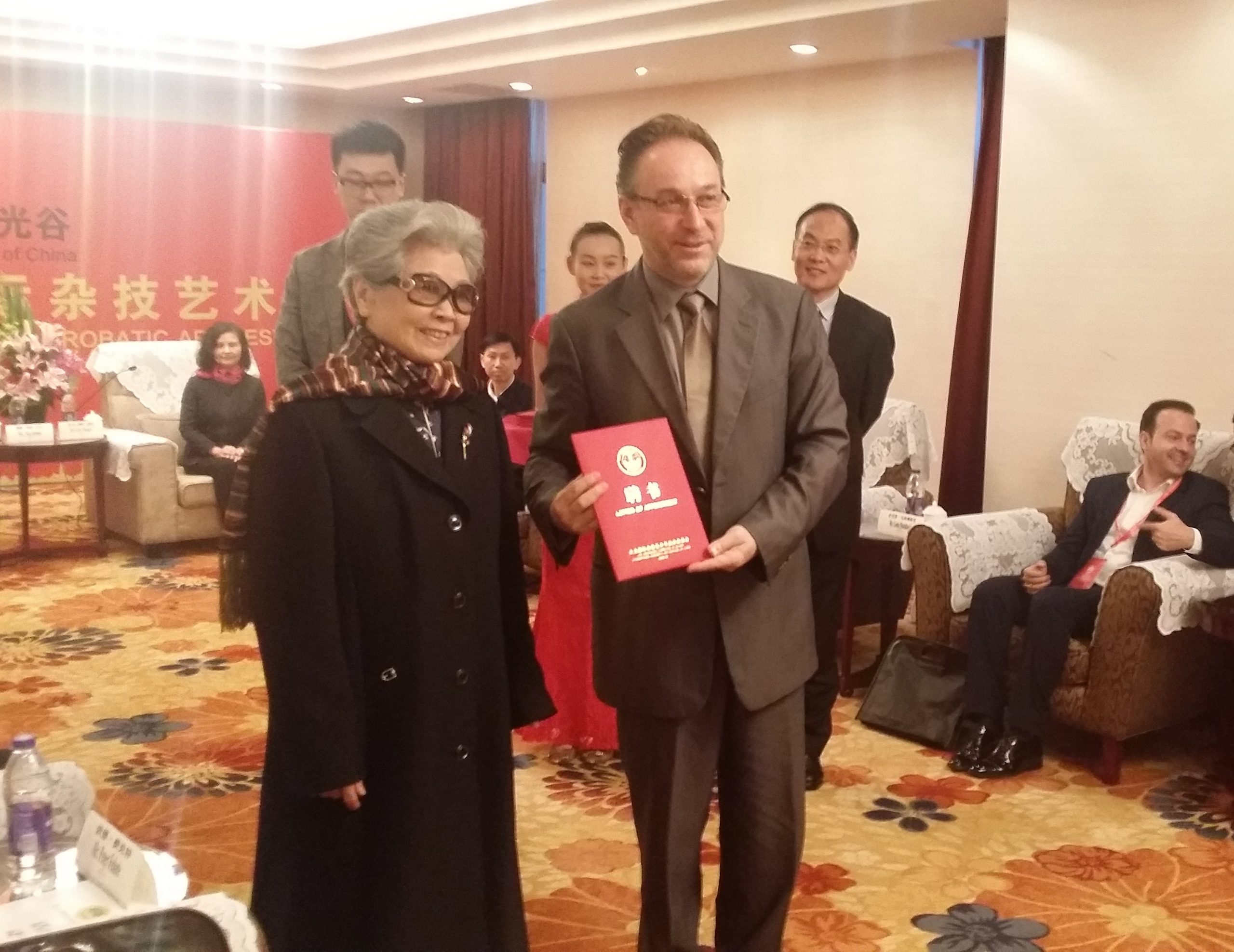 Fekete Péter cirkuszigazgató a kínai cirkuszfesztivál zsűrijében