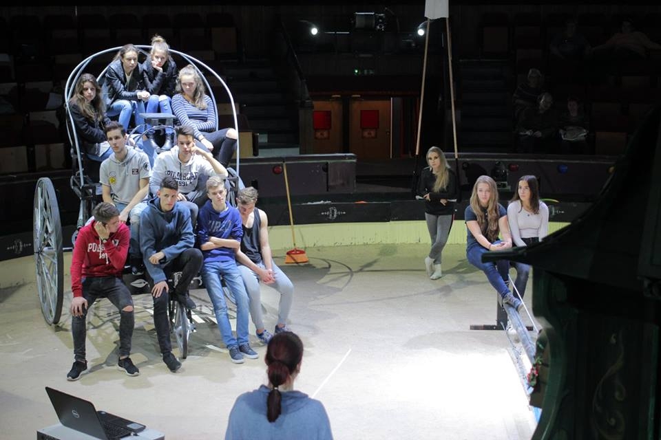 Biológia és fizika együtt? Igen, a Fővárosi Nagycirkusz manézsában minden megtörténhet.