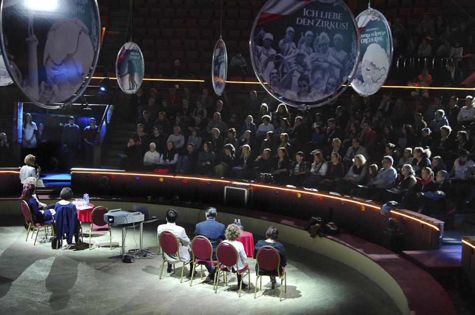 A könyvbemutatótól a cirkuszpedagógiai műhelyig