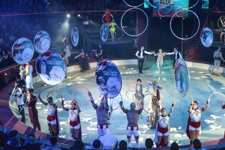 Lúdas Matyi, Rómeó és Júlia a Fővárosi Nagycirkusz színpadán