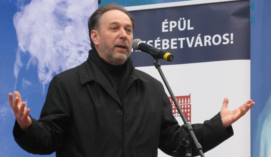 Ránk figyel majd a világ