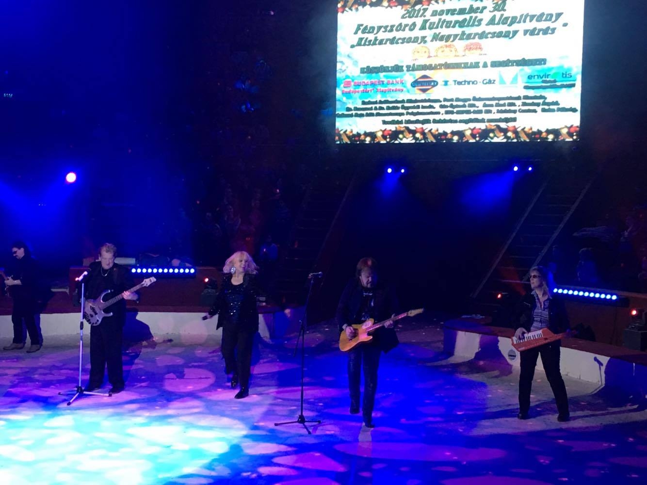 A Fényszóró Kulturális Alapítvány karácsonyi gálája a Fővárosi Nagycirkuszban