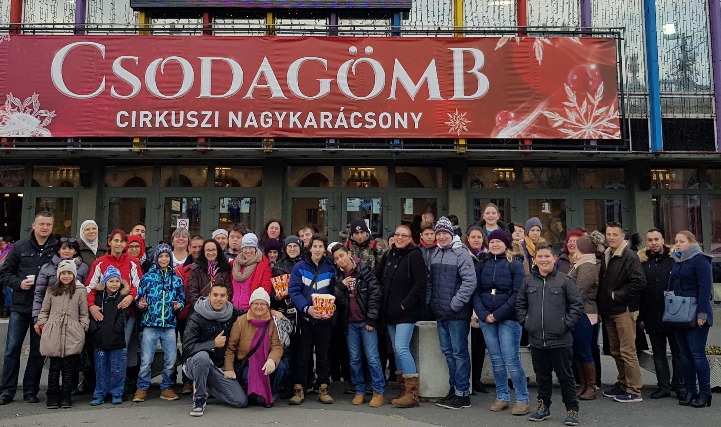 December 10-én 142 hátrányos helyzetű gyerek és felnőtt tekinthette meg ingyen előadásunkat!