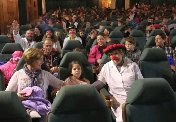 Bohócdoktorokkal húsvétozott 500 kisgyermek