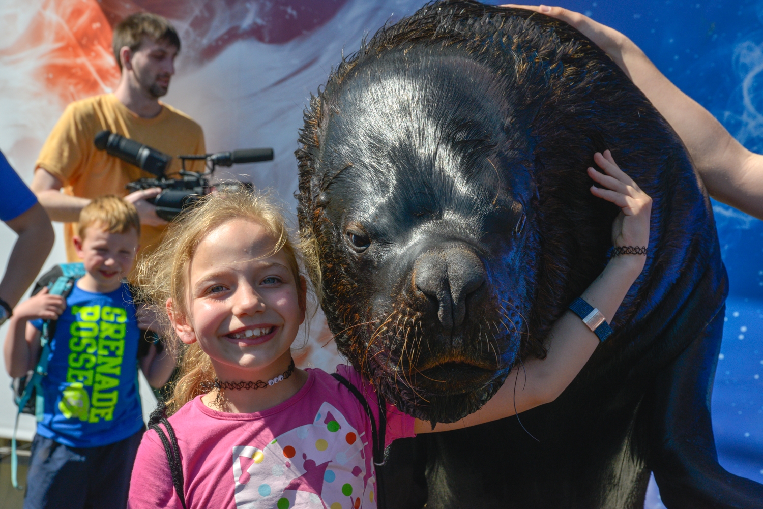 Artistanövendékek, fókák és arcfestés a Fővárosi Nagycirkusz előtt a 2018-as Cirkuszi Világnapon