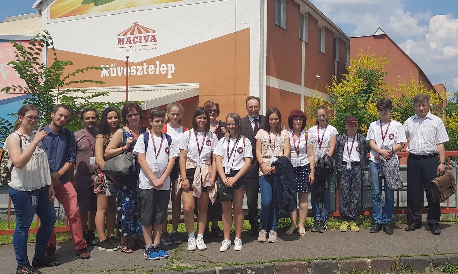 Külhoni magyar diákok látogattak el az artista gyakorló bázisra!