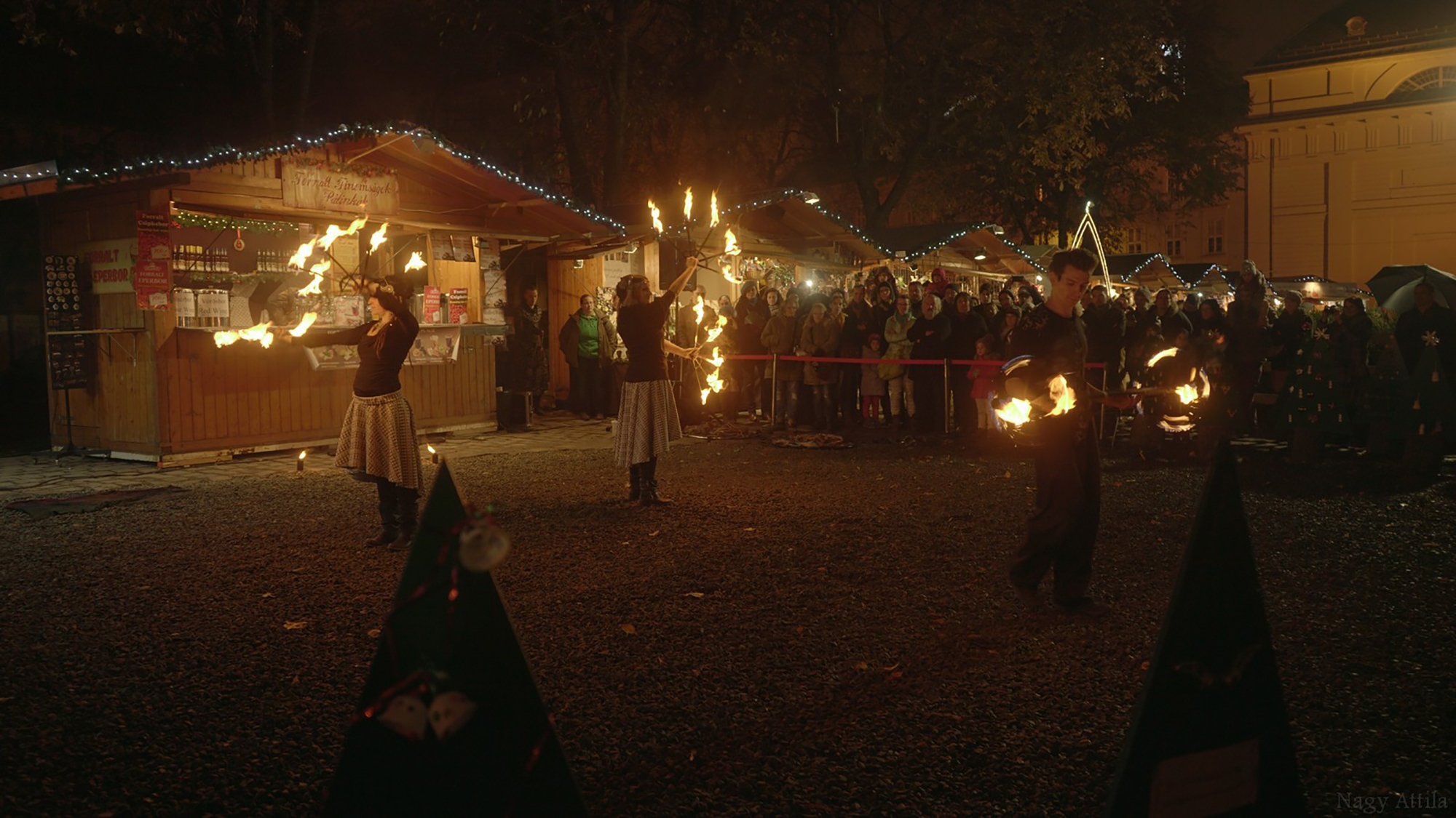Tüzes varázslat az Advent Budapesten téli fesztiválon