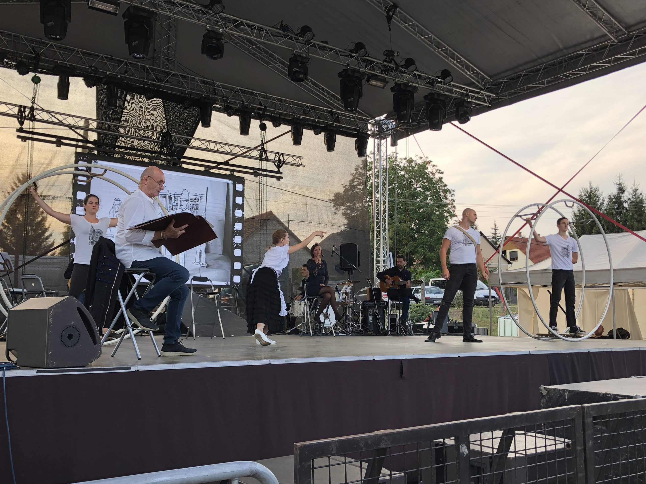 Interjú az Ezüstbojtárban résztvevő artistákkal és felkészítőjükkel