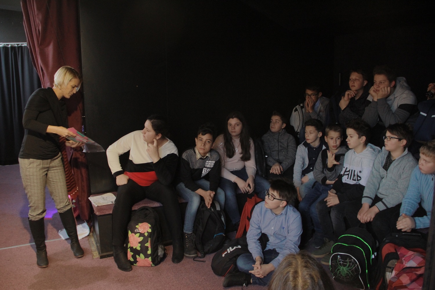 Rendhagyó énekórát tartottunk a Fővárosi Nagycirkusz aulájában!