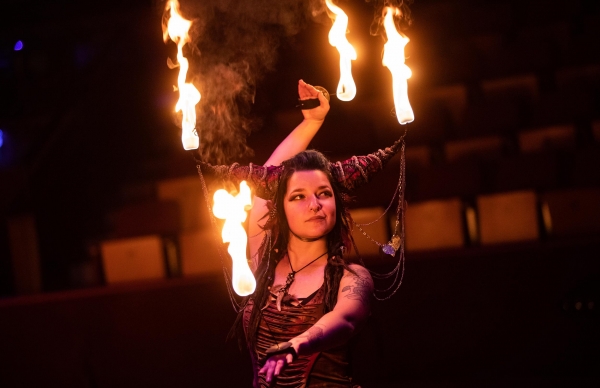 Tűzcirkusz a porondon