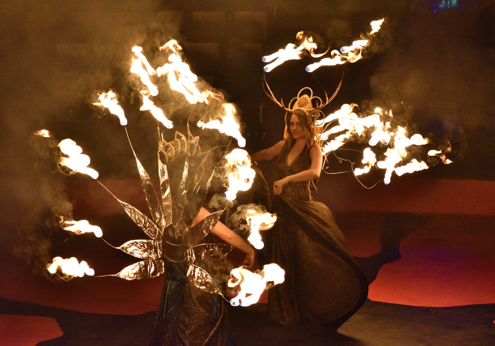 Lángtenger a porondon