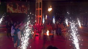 Cirkuszművészet magas fokon, tűzzel színesítve