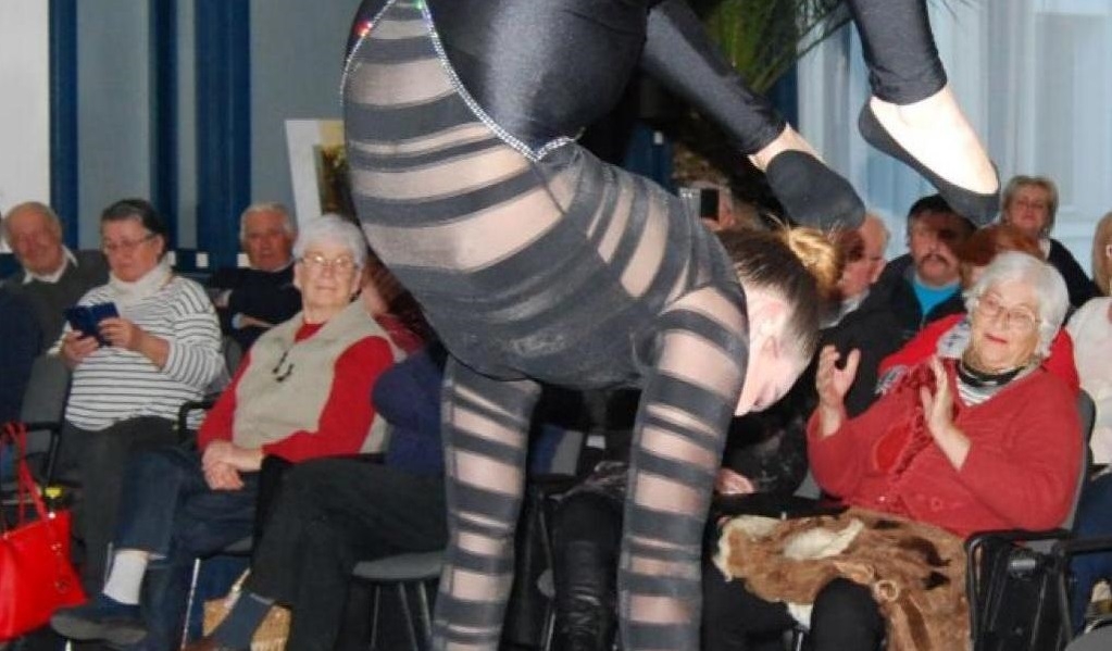 Látványos cirkuszi bemutató a révfülöpi esten