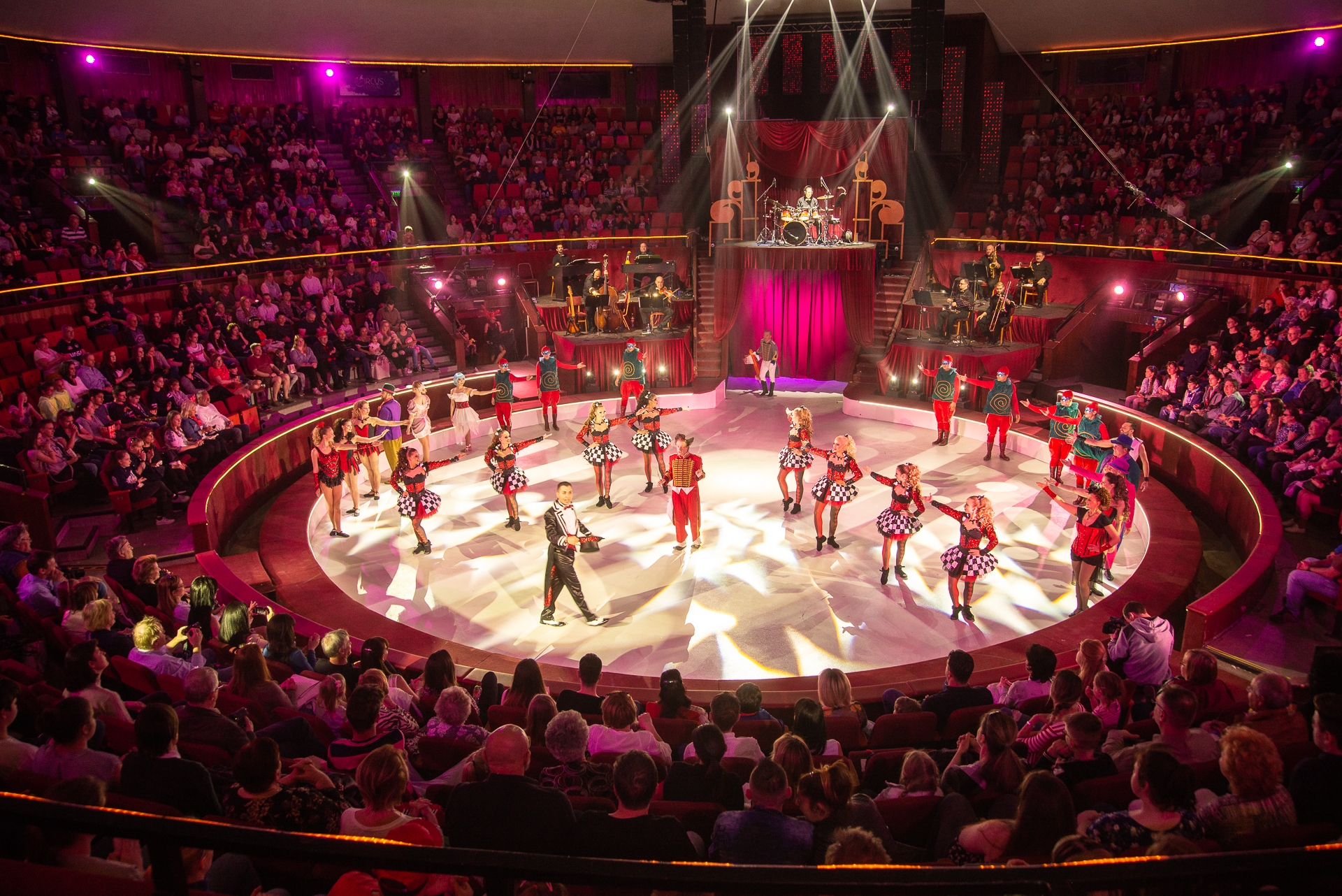 Fogjunk össze! – Jótékonysági előadás a nyugdíjas artistaművészek megsegítésére