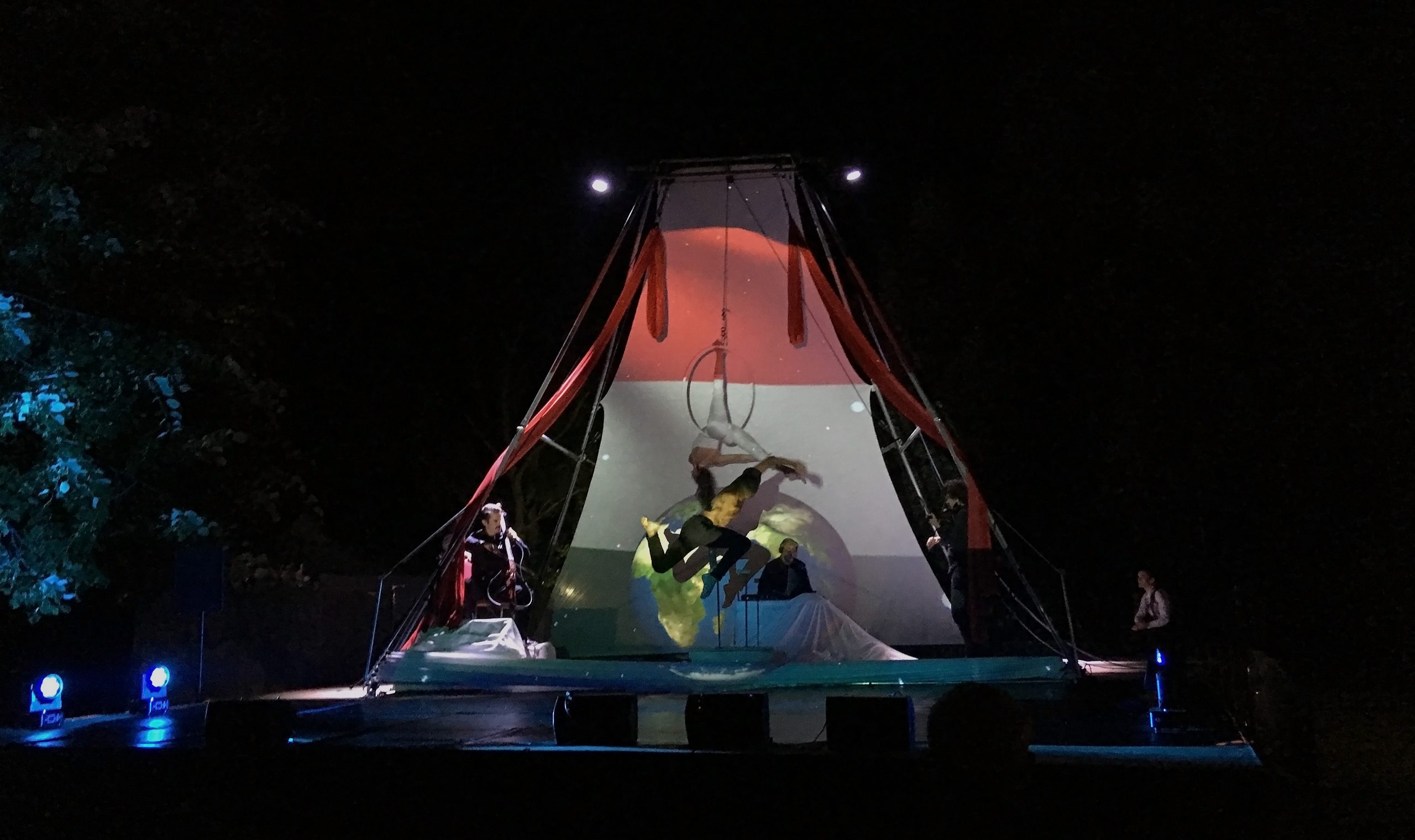 A szabadság finom érintése – összművészeti emlékezés