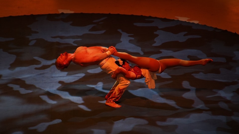 Teltház a Cirkuszok éjszakáján