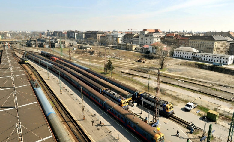 Cirkusz épül a Nyugatinál