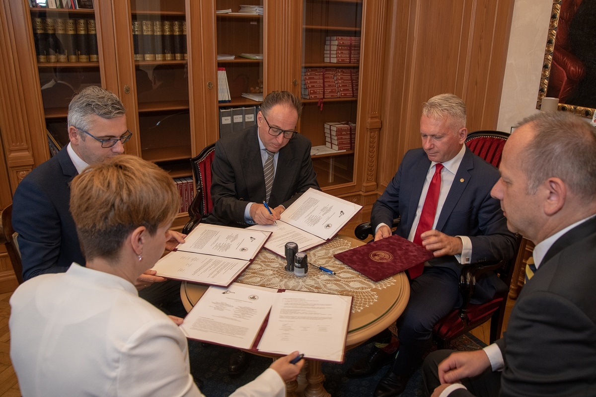 Együttműködést kötött a Nemzeti Cirkuszművészeti Központ és az Eötvös Loránd Tudományegyetem Bölcsészettudományi Kara