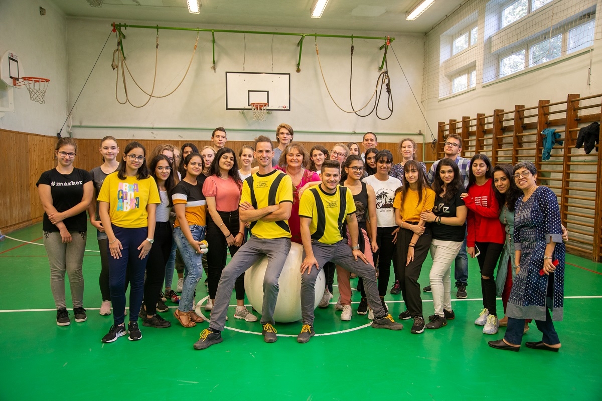 Cirkuszpedagógiai készségfejlesztés az Óbudai Árpád Gimnáziumban