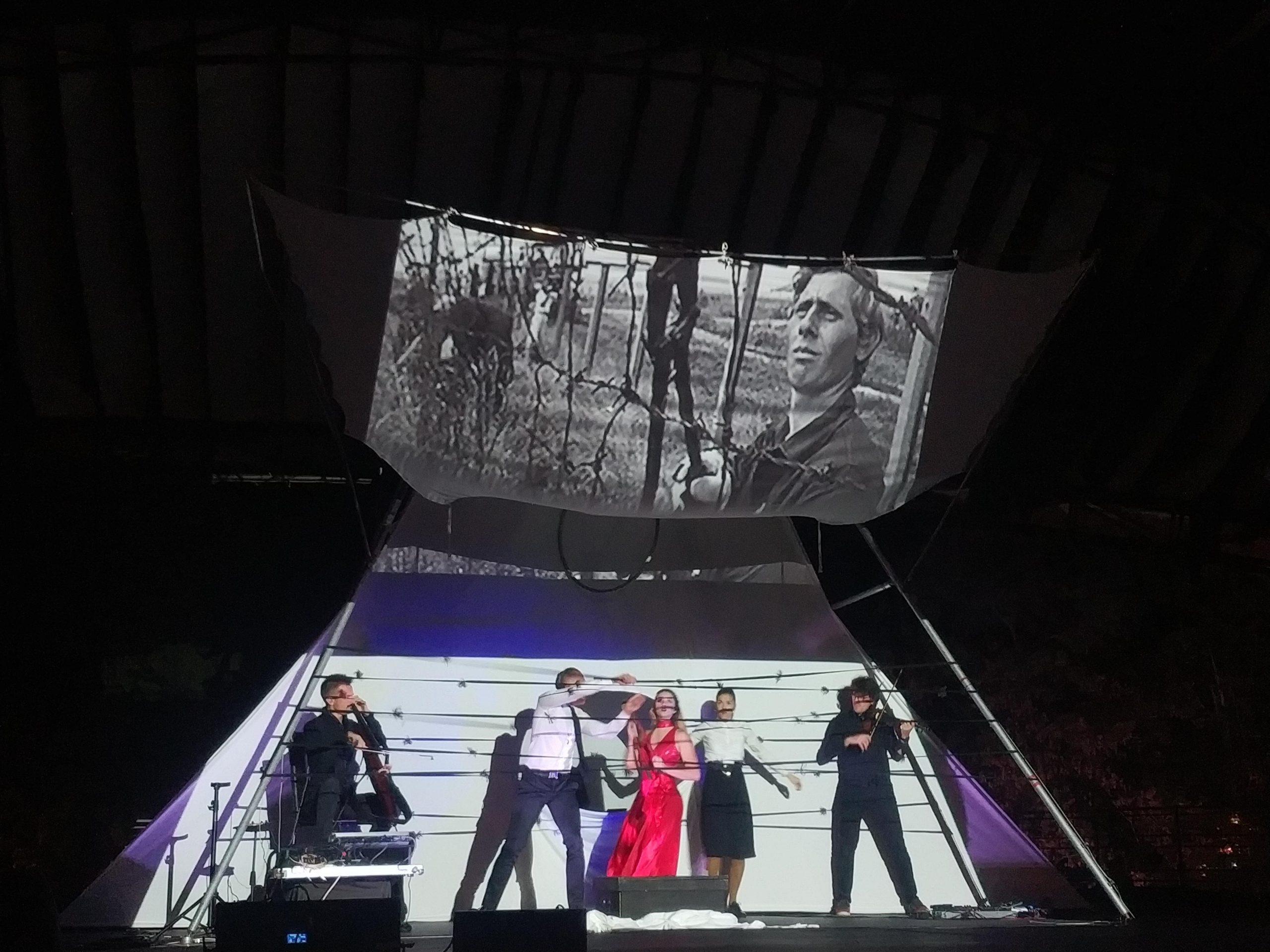 A szabadság finom érintése című előadásunkat bemutattuk Izraelben és Albániában is