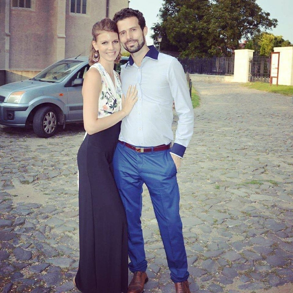 Szakál László zongorista és zeneszerző, a Fővárosi Nagycirkusz zenekarvezetője is tagja annak a héttagú szakmai zsűrinek, akik a Kötéltánc dalpályázat döntőbe jutott dalait értékelik november 26-án