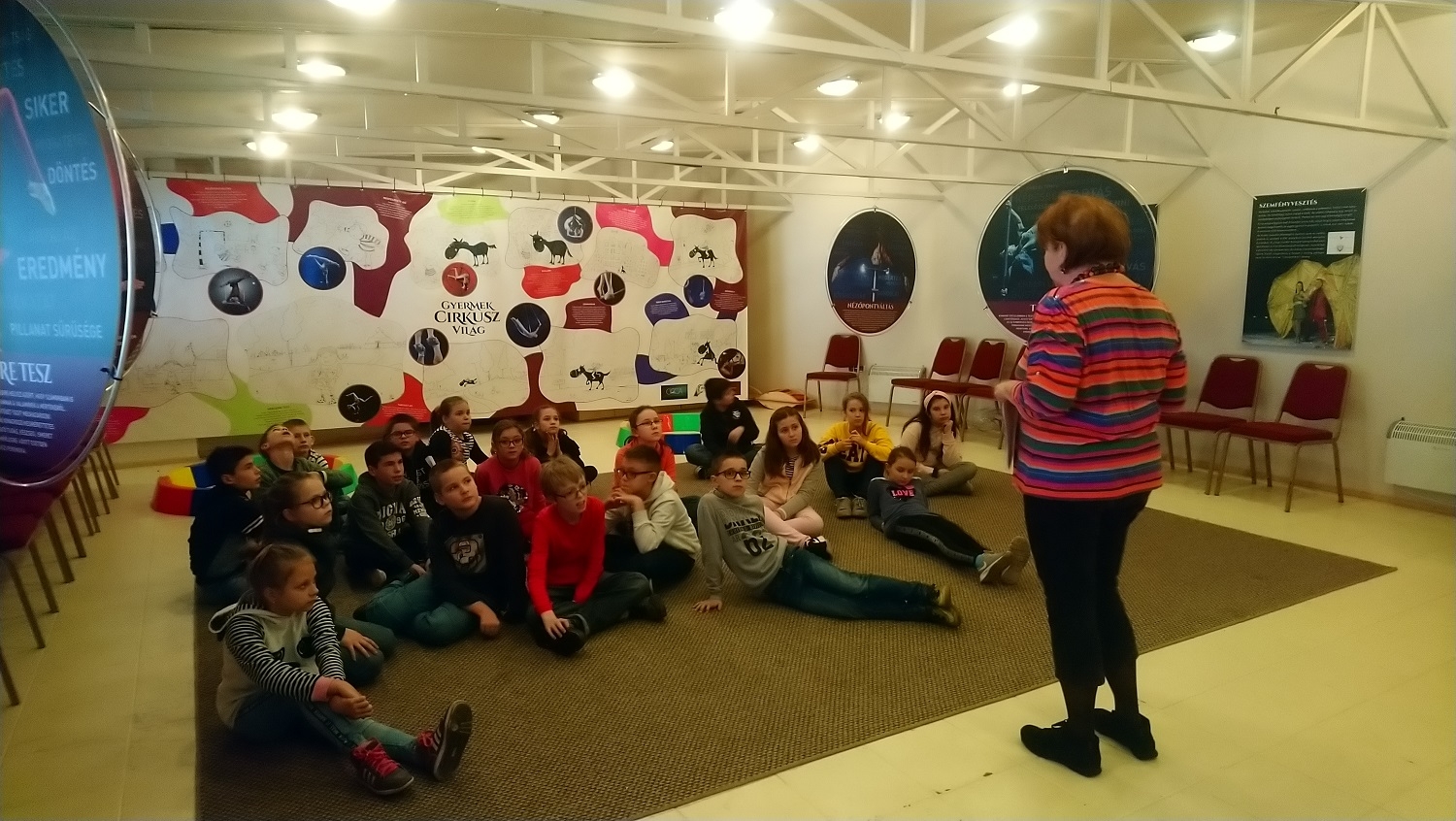 Rendhagyó cirkuszpedagógiai meseóra a Fővárosi Nagycirkuszban   