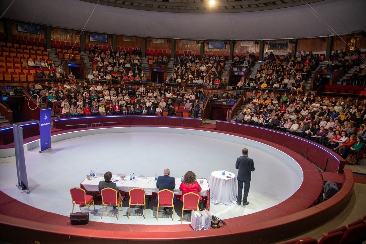 Plenáris ülés a Lázár Ervin programról