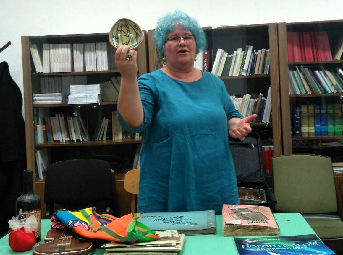 HOGY KERÜL EGY TUDÓS A CIRKUSZBA, ÉS HOGY KERÜL A CIRKUSZ A MÚZEUMBA?