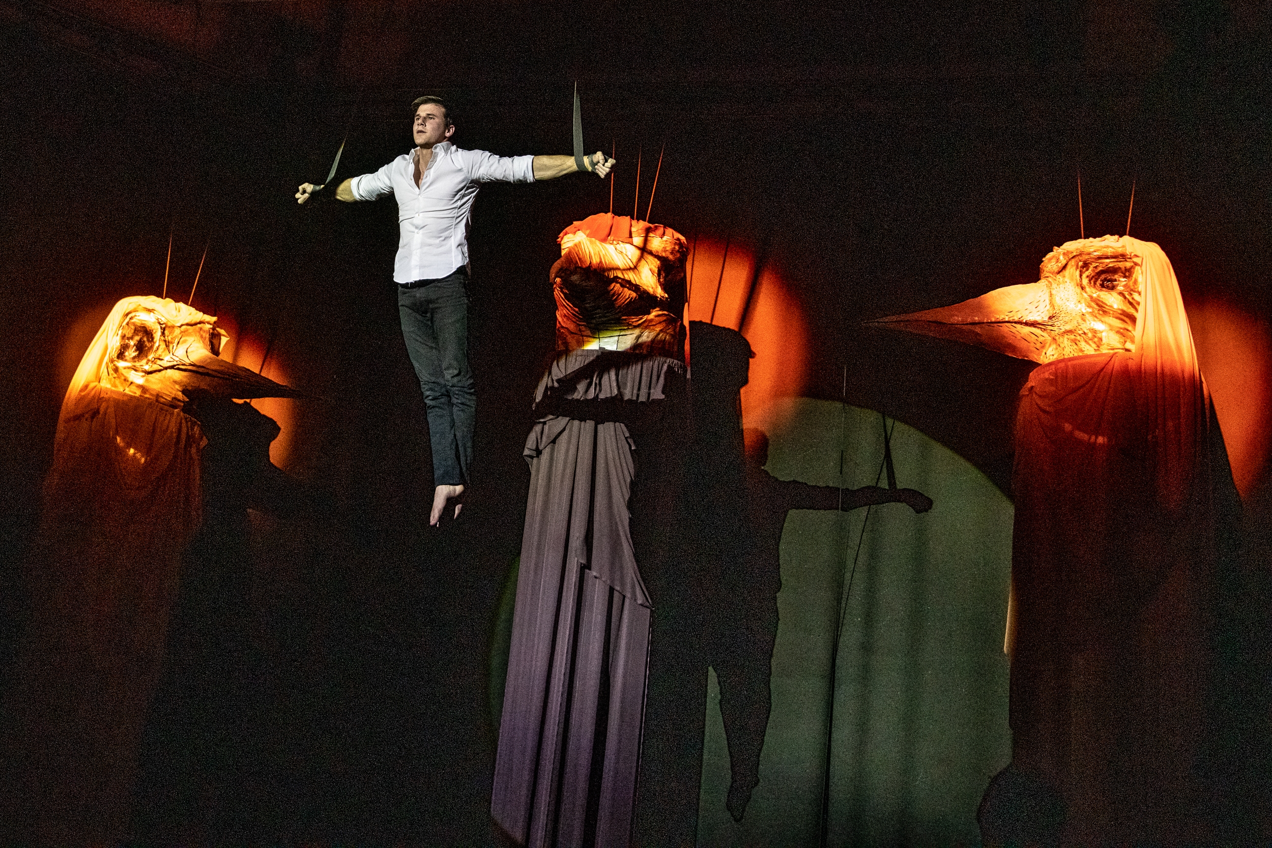 Szent Boszorkány – Egy varázslatos, szimbolikus összművészeti mesemű