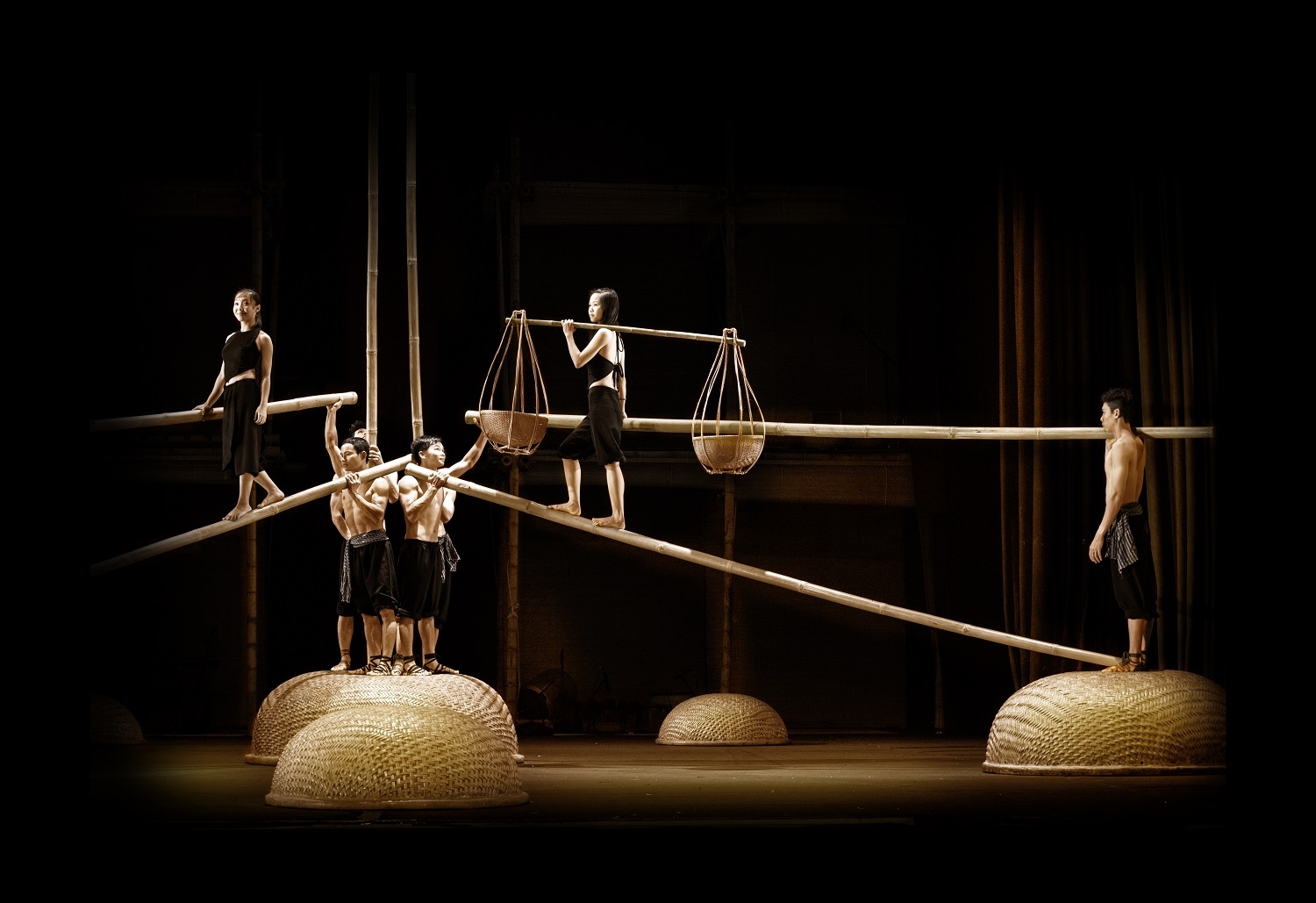 Falu és a város az AO Show fókuszában