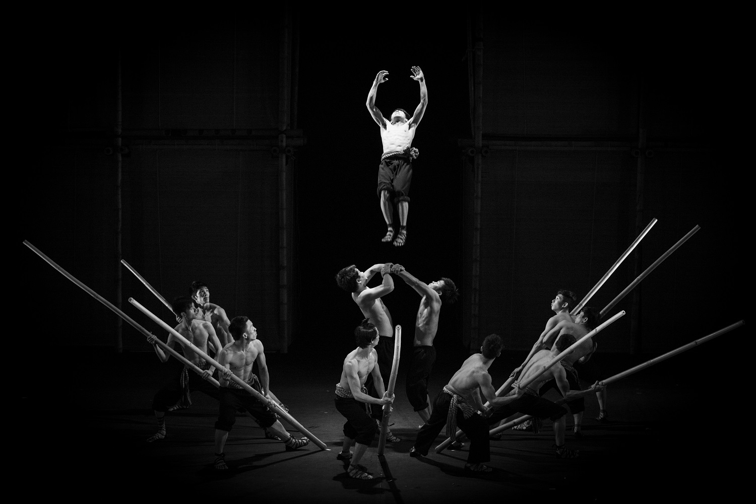 Látványos elemek ötvözetében az AO Show