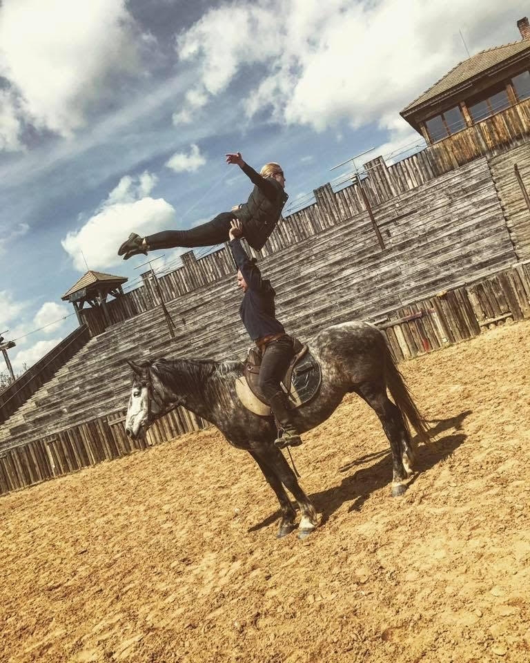 Balogh Kata a Vaják című filmben szerepelt Henry Cavillel   