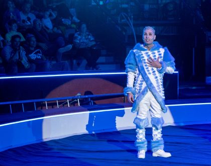 A kulisszák mögött – Konferanszié   